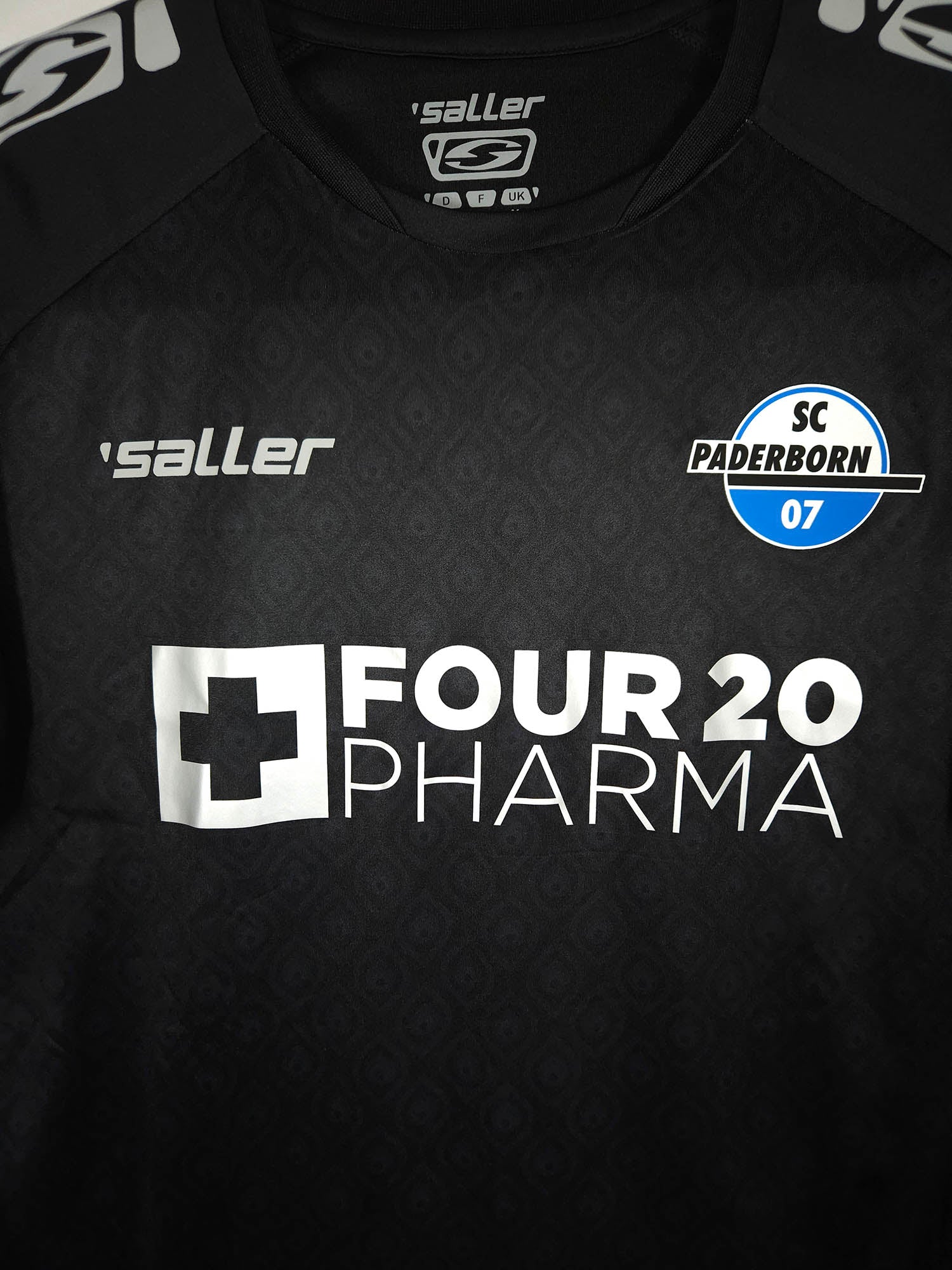 2023-24 Paderborn Thuisshirt