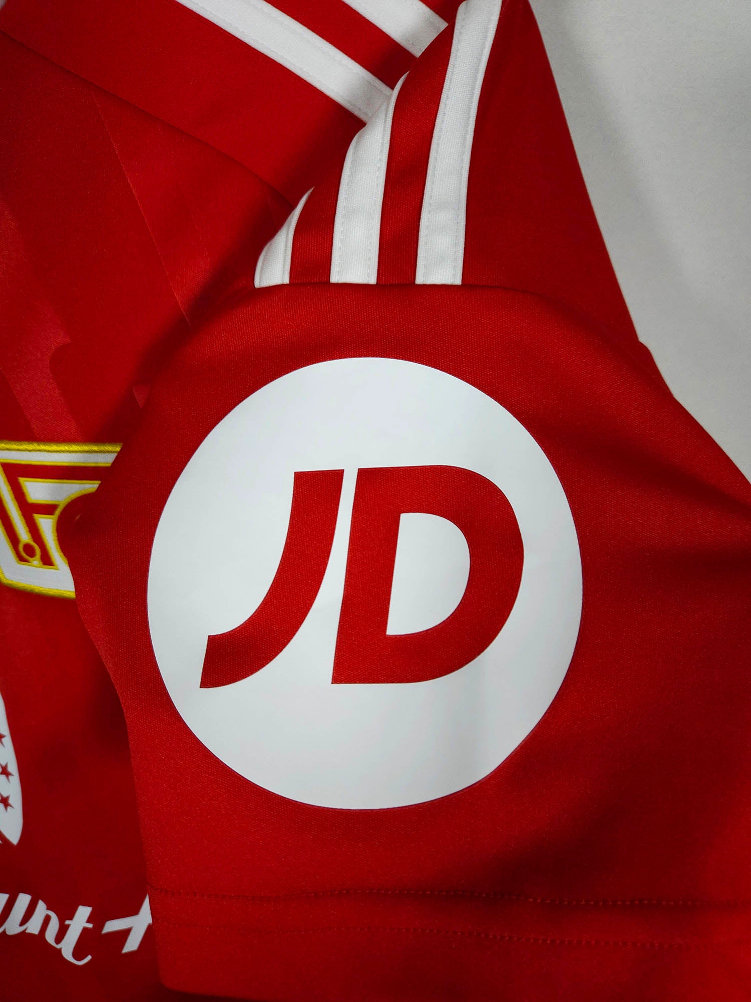 2023-24 Union Berlin Home Shirt detailed view 2