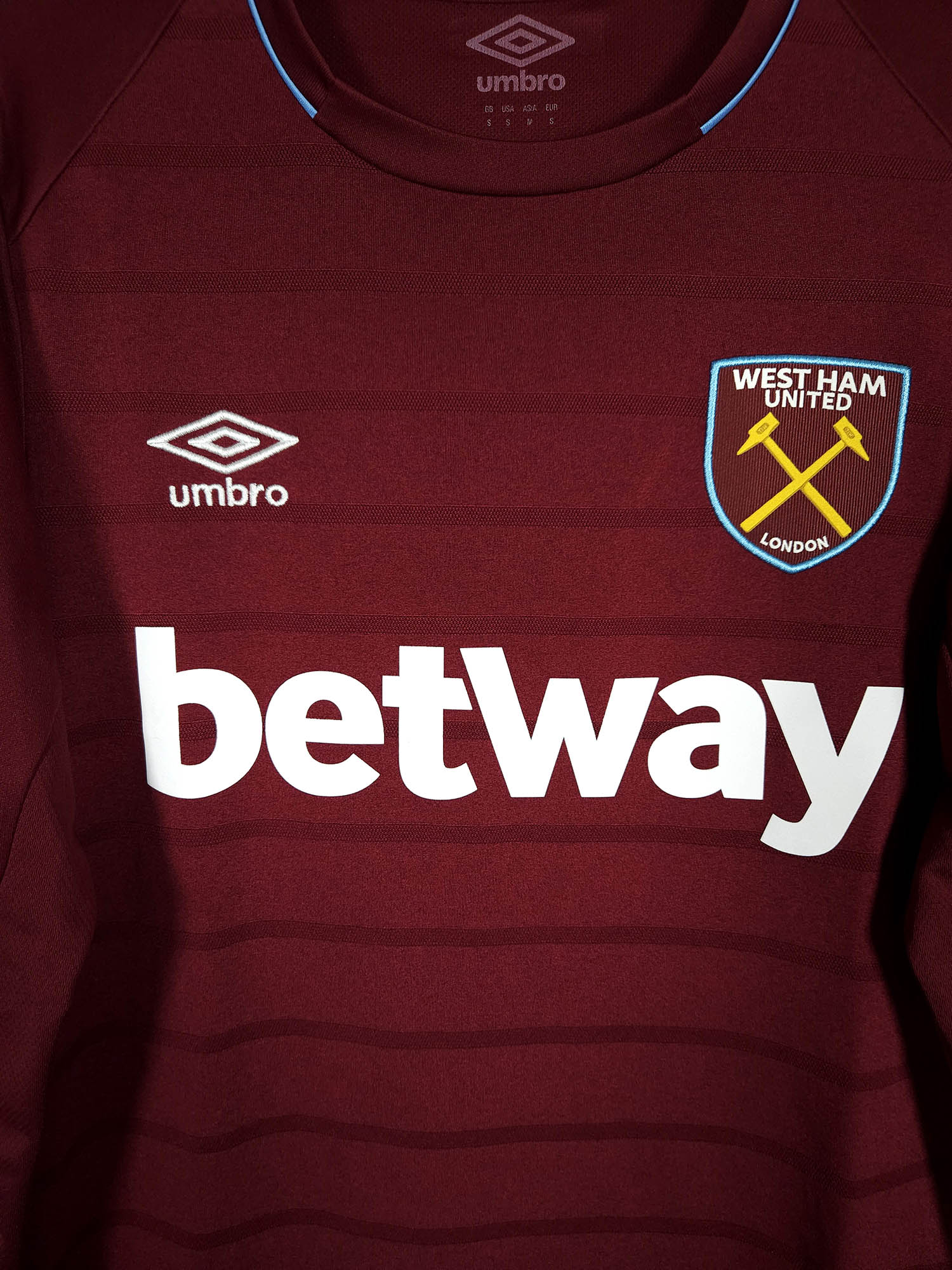 2018-19 West Ham United Longsleeve Home Shirt detailed view 1