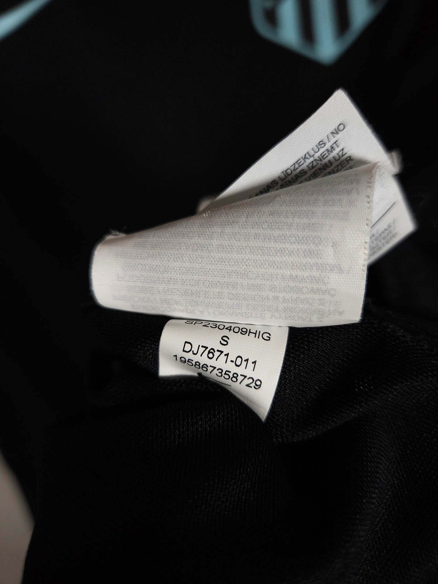2022-23 Atletico Madrid Away Shirt detailed view 4