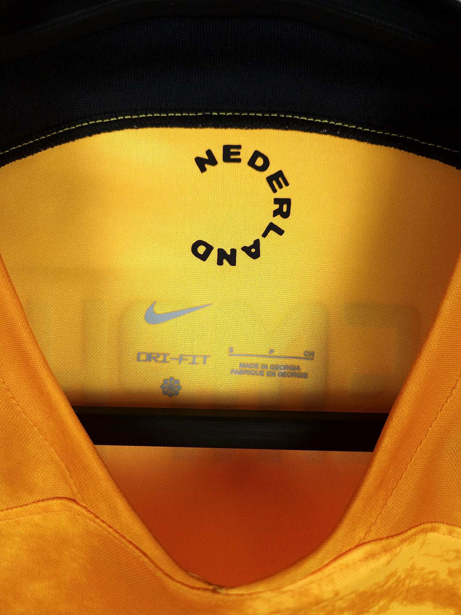 2022-23 Nederland Thuisshirt Memphis #10