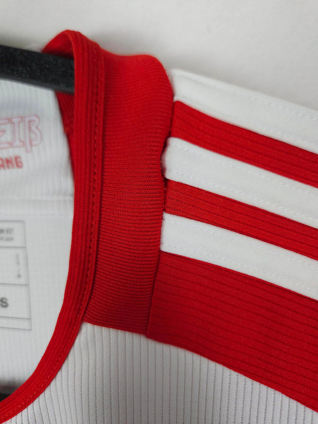 2023-24 Bayern München thuisshirt