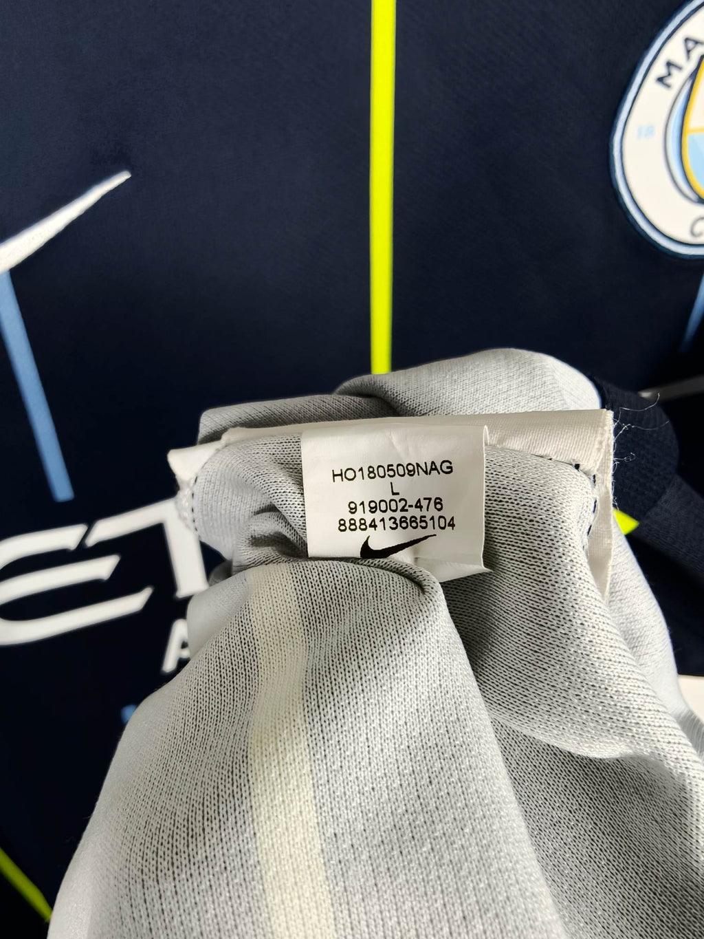2018-19 Manchester City Away Shirt - detailed view