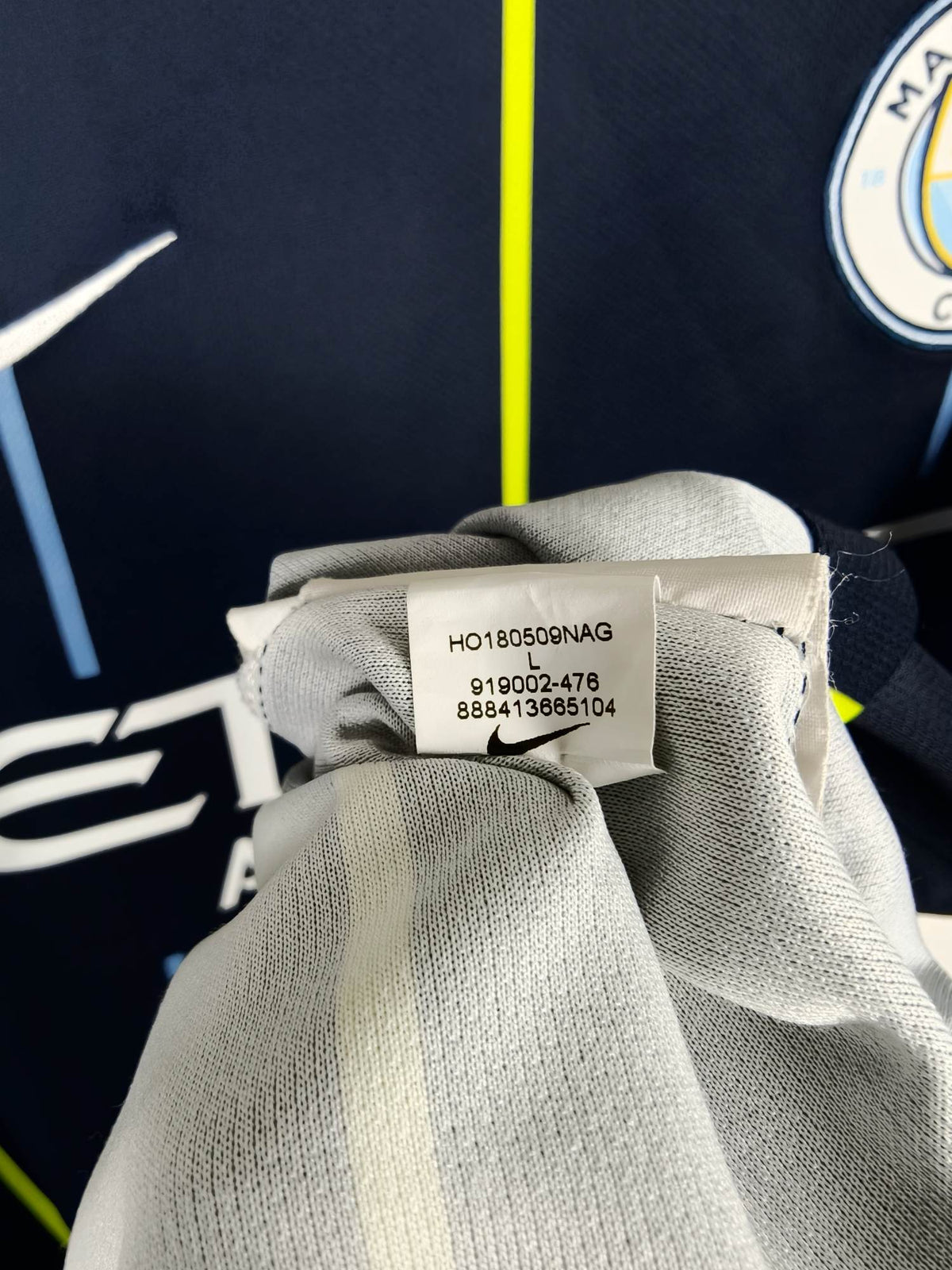2018-19 Manchester City Away Shirt - detailed view