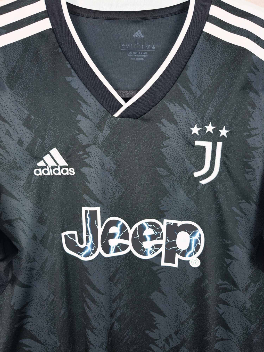 2022-23 Juventus uitshirt - detailfoto