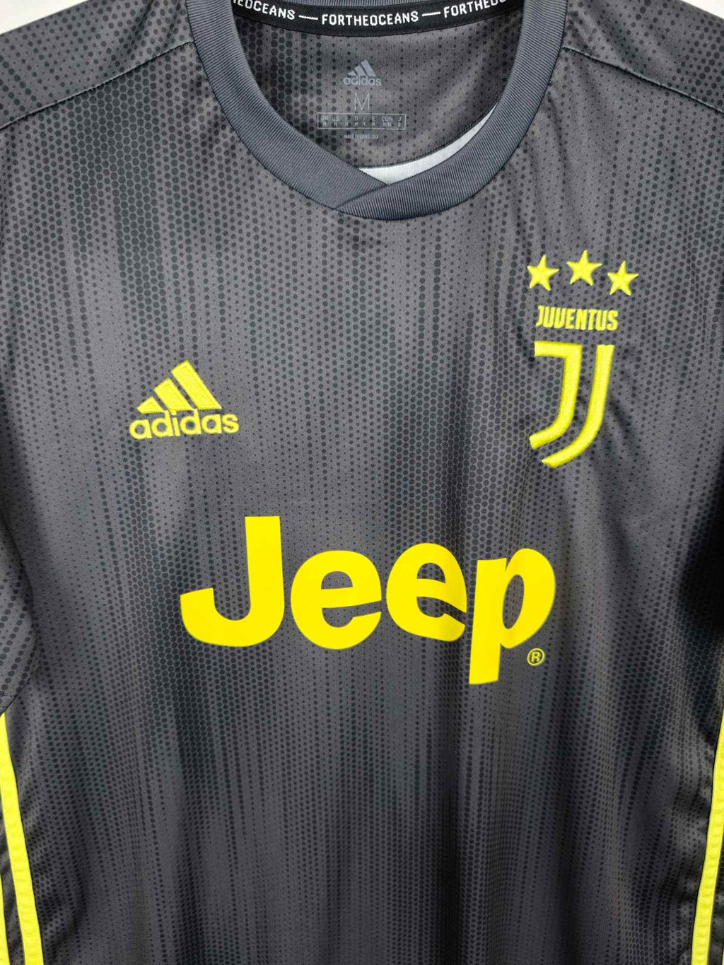 2018-19 Juventus Third Shirt - detailed view