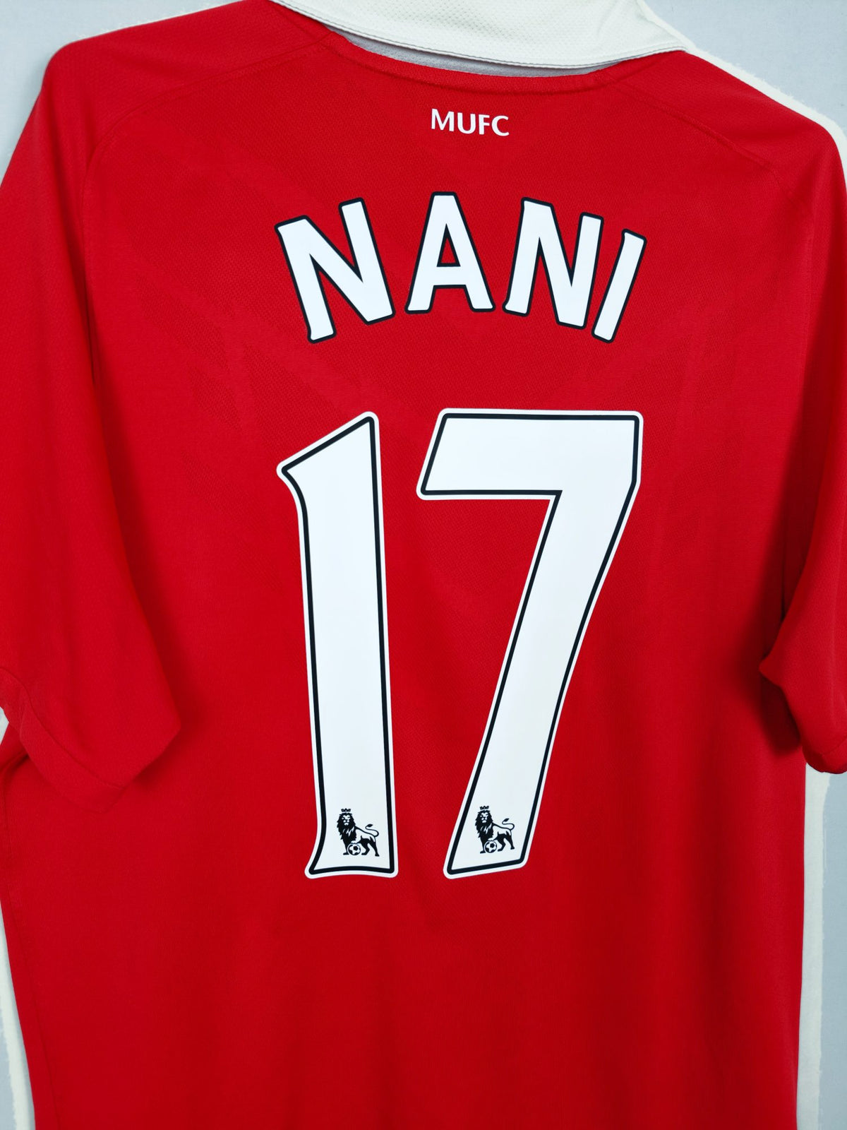 2010-11 Manchester United thuisshirt Nani #17 - detailfoto