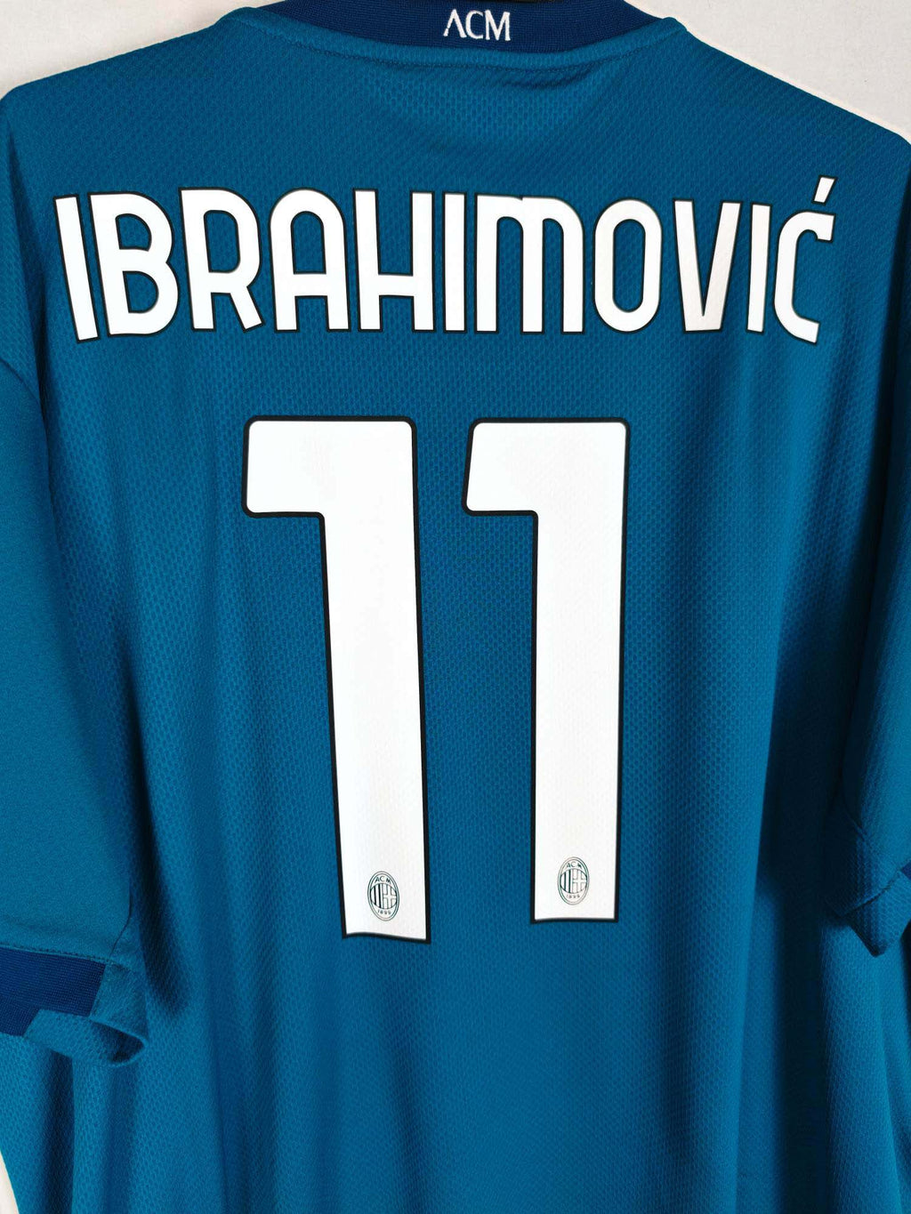 2020-21 AC Milan Third Shirt Ibrahimović #11 - detailed view