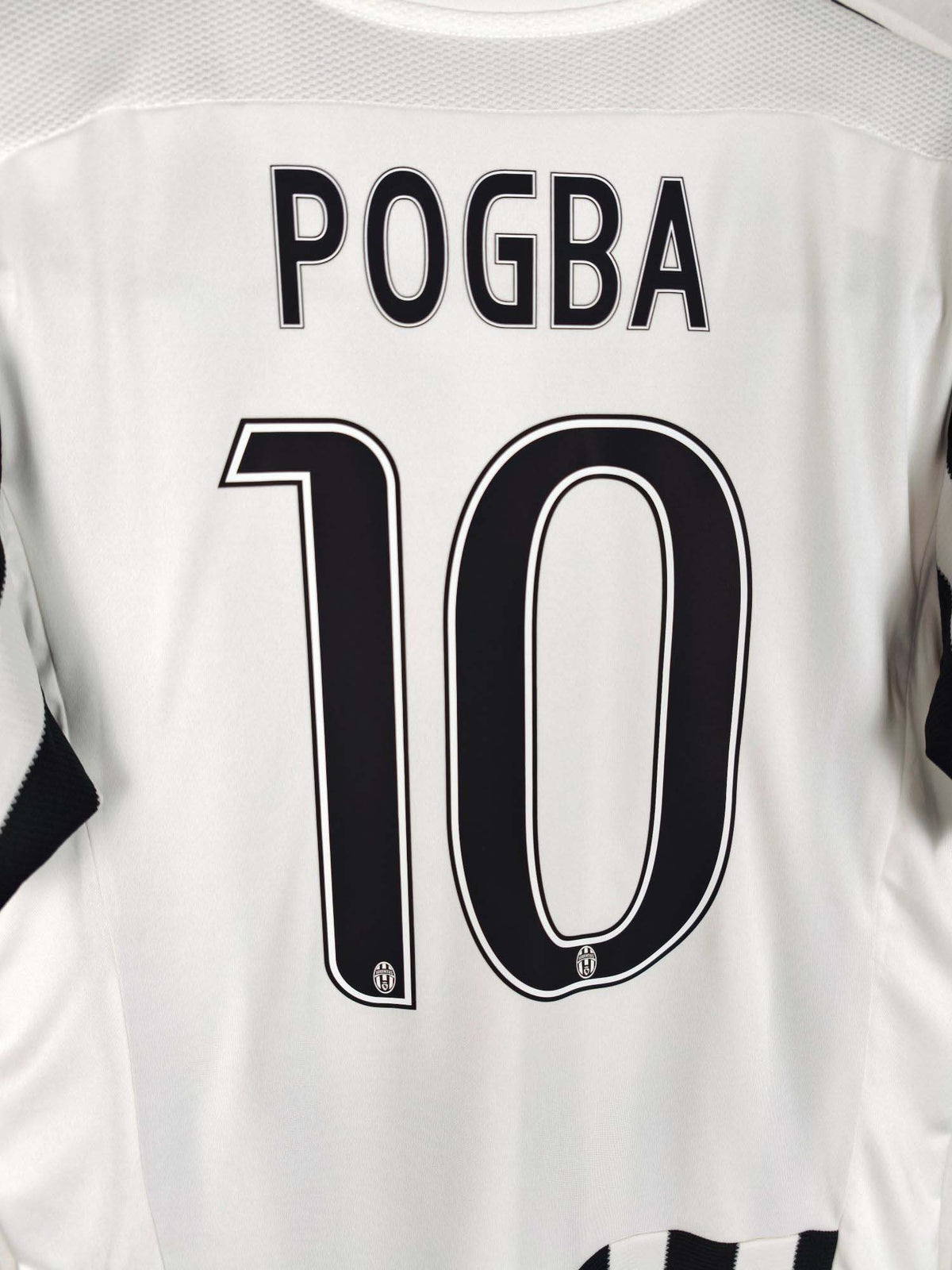 2015-16 Juventus Home Shirt Pogba #10 - detailed view
