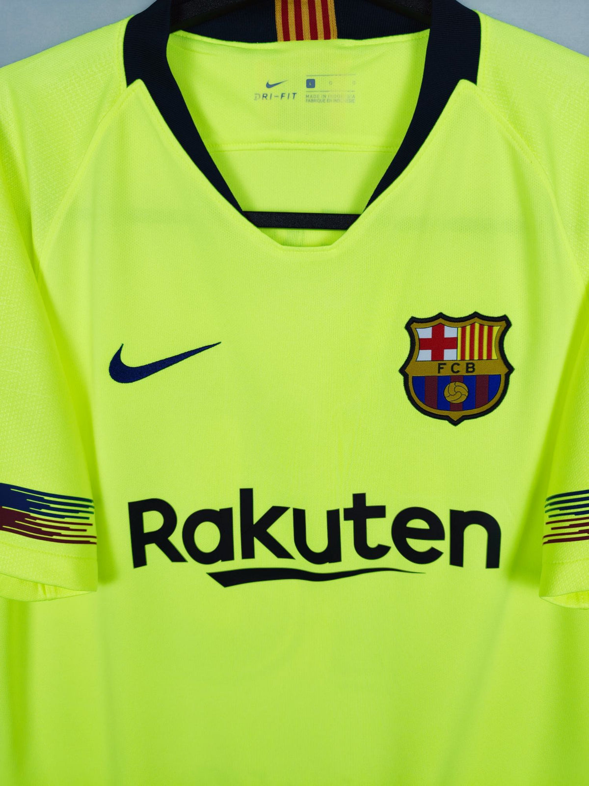 2018-19 Barcelona Away Shirt Messi #10 - detailed view
