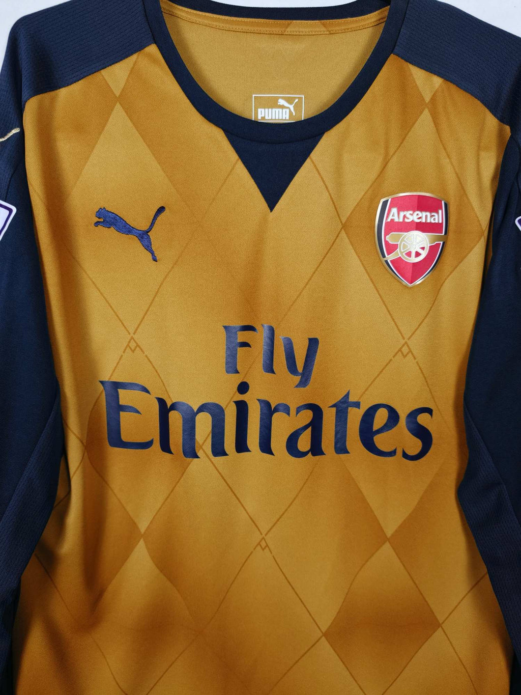 2015-16 Arsenal Away Shirt Alexis #17 (LS) - detailed view