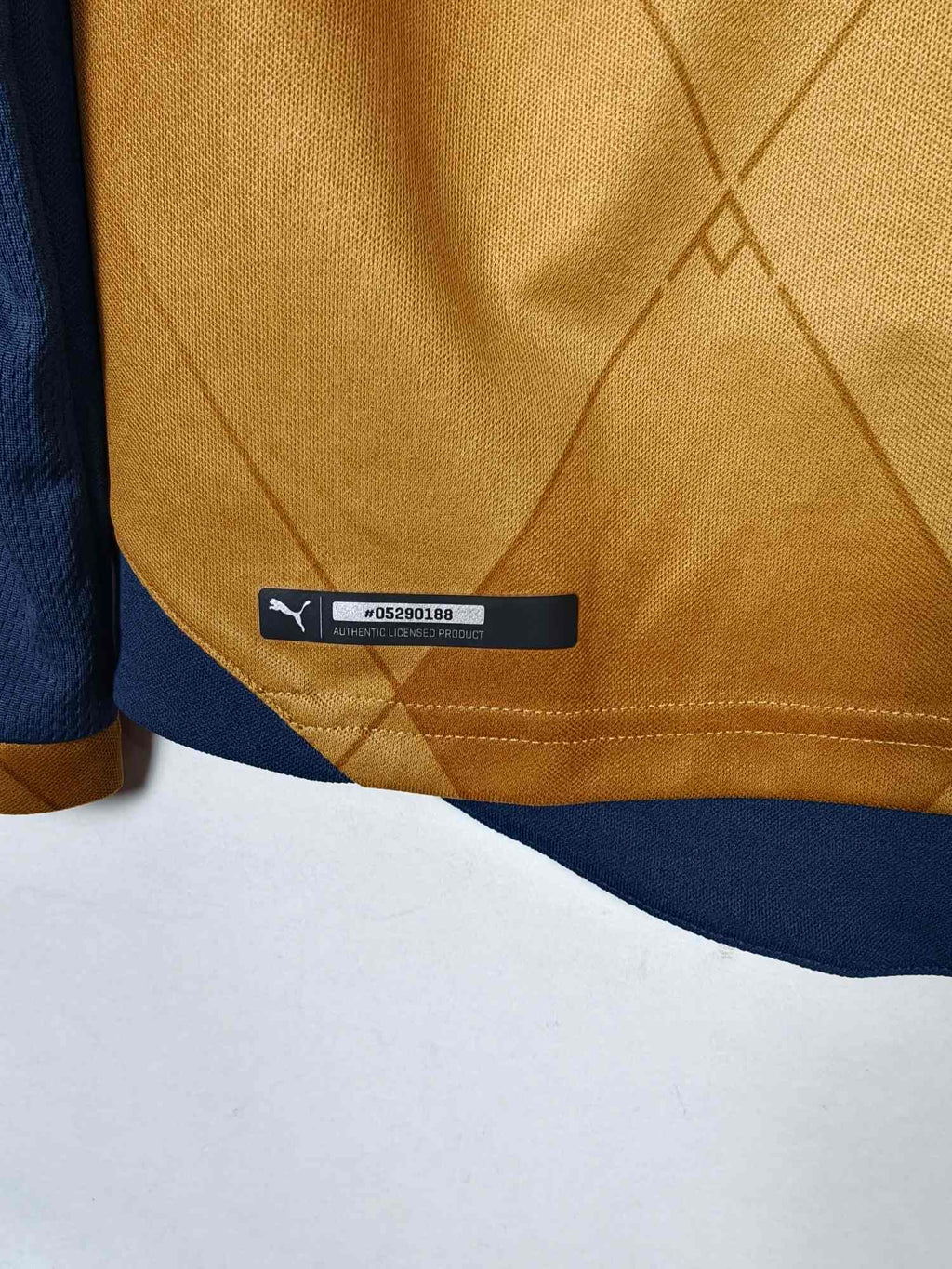 2015-16 Arsenal Away Shirt Alexis #17 (LS) - detailed view