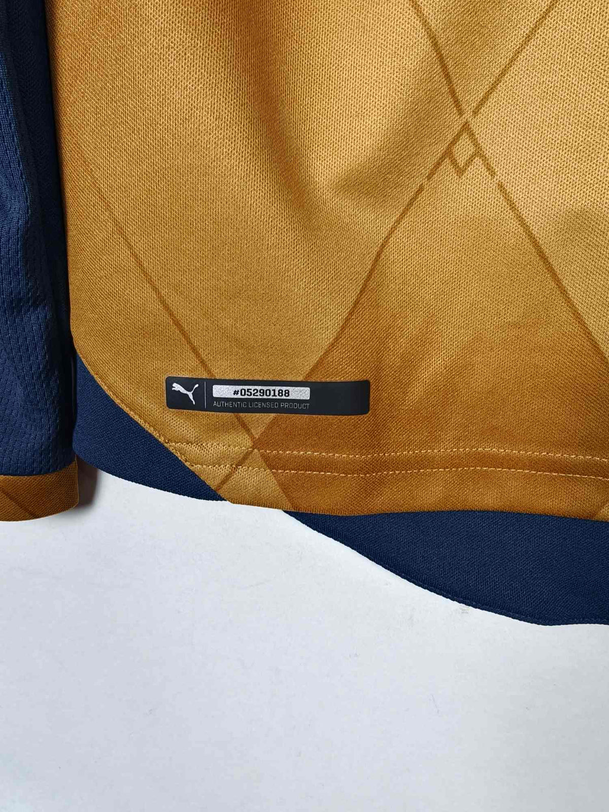 2015-16 Arsenal Away Shirt Alexis #17 (LS) - detailed view