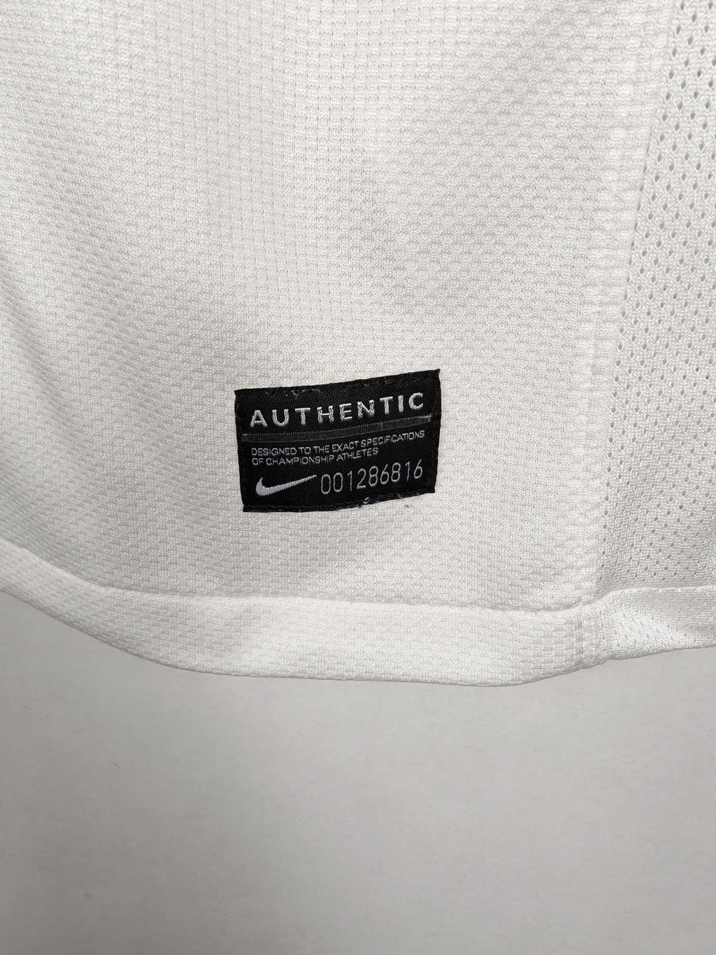 2010-11 Portugal Away Shirt - detailed view