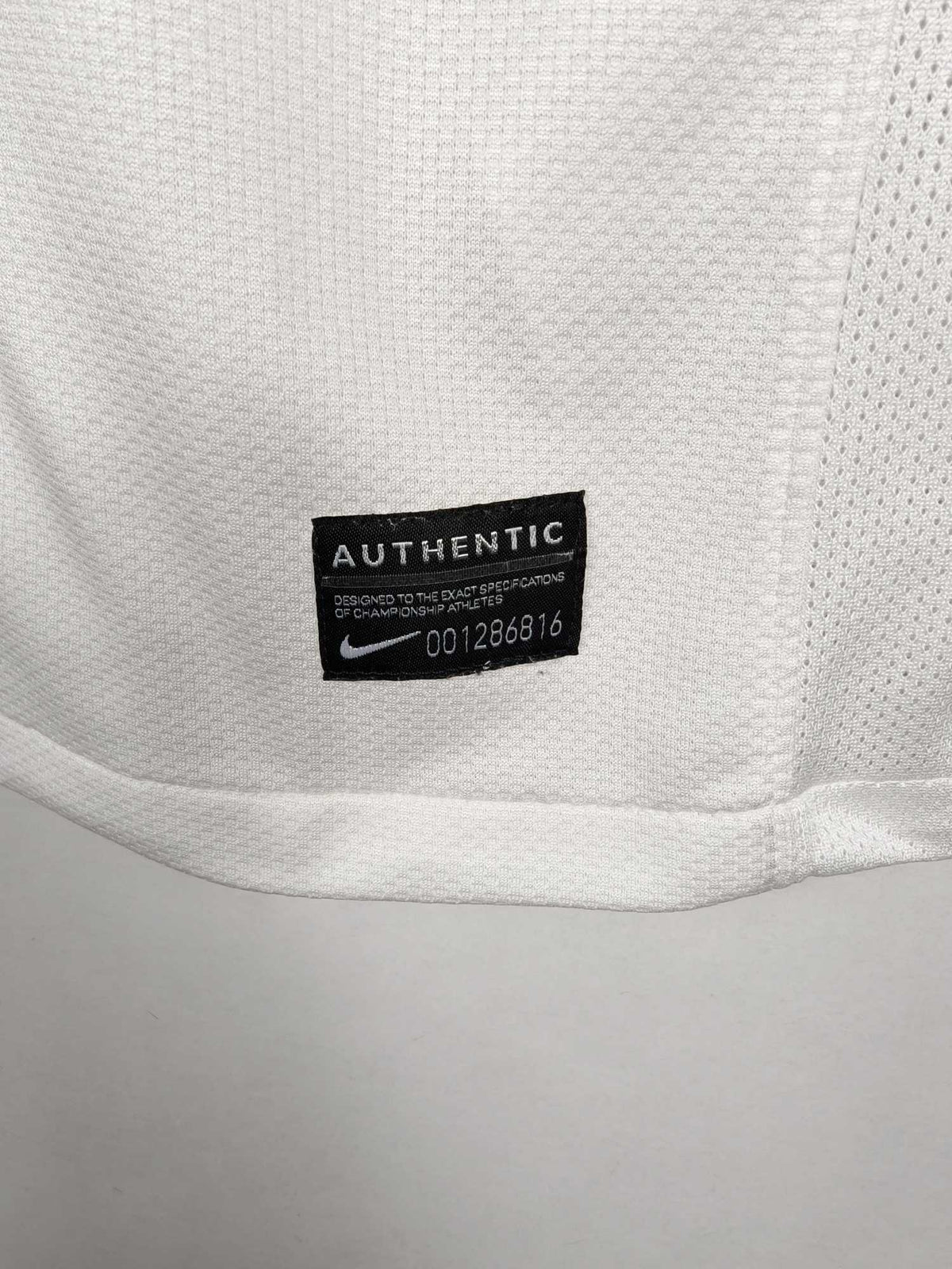 2010-11 Portugal Away Shirt - detailed view