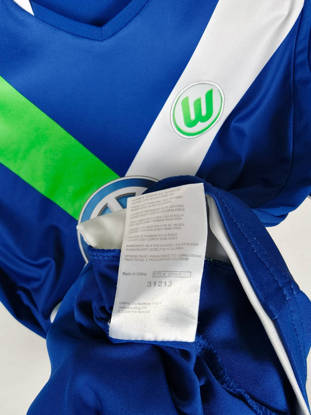 2014-15 Wolfsburg Third Shirt Vierinha #8 - detailed view