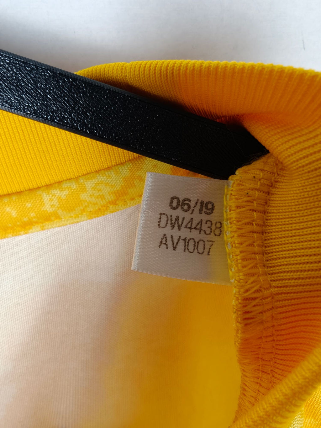 2019-20 Real Madrid Goalkeeper Shirt Courtois #13 - detailed view