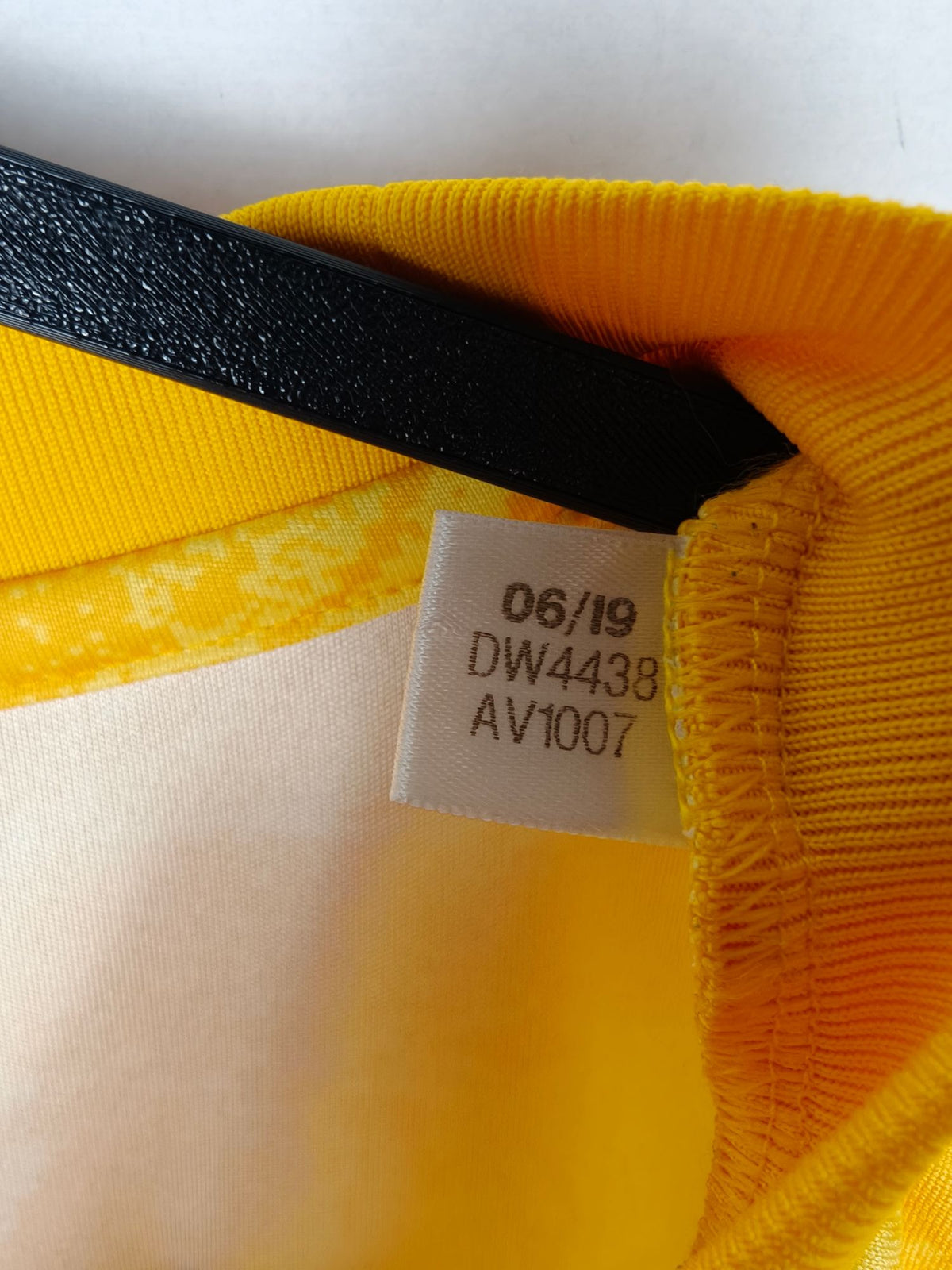 2019-20 Real Madrid Goalkeeper Shirt Courtois #13 - detailed view