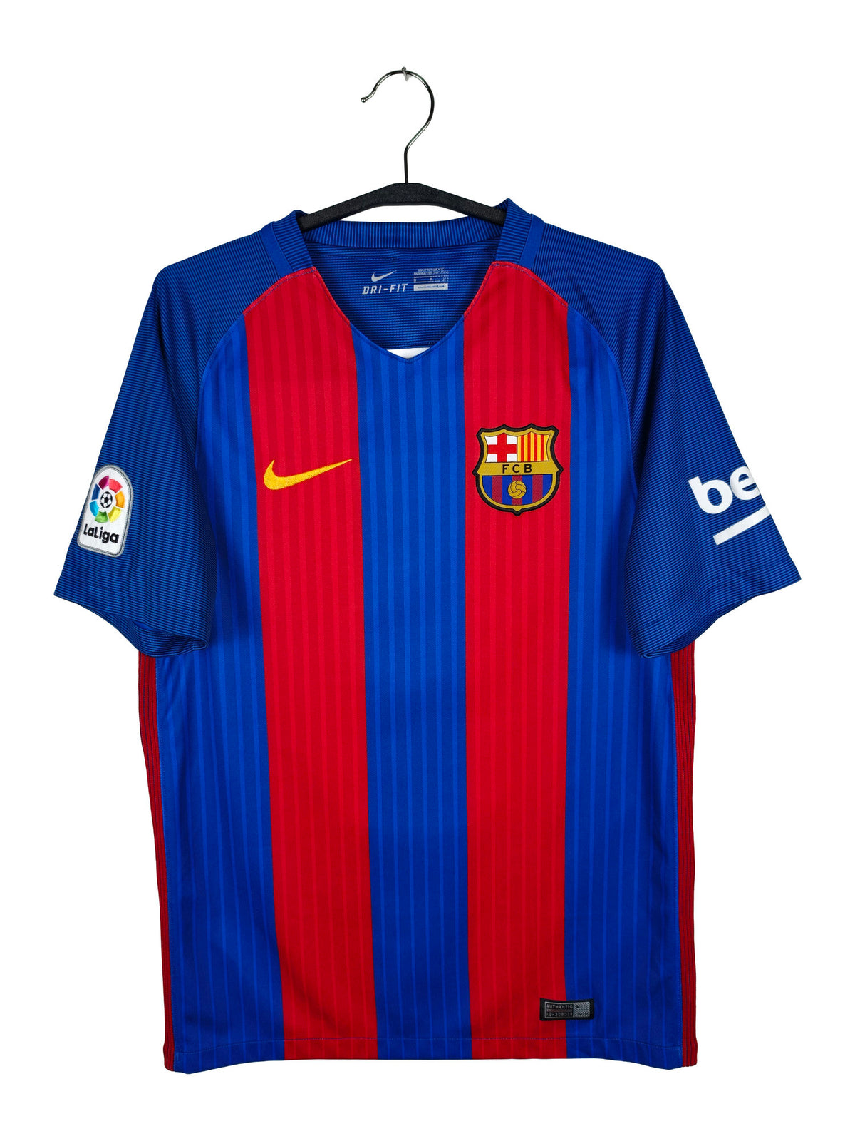2016-17 Barcelona Home Shirt Suárez #9 - front view