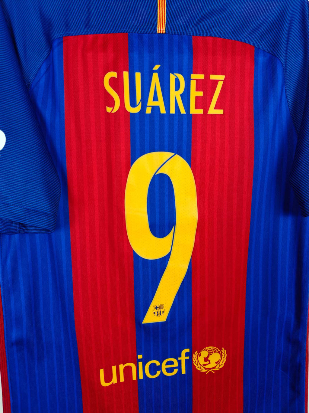 2016-17 Barcelona Home Shirt Suárez #9 - detailed view