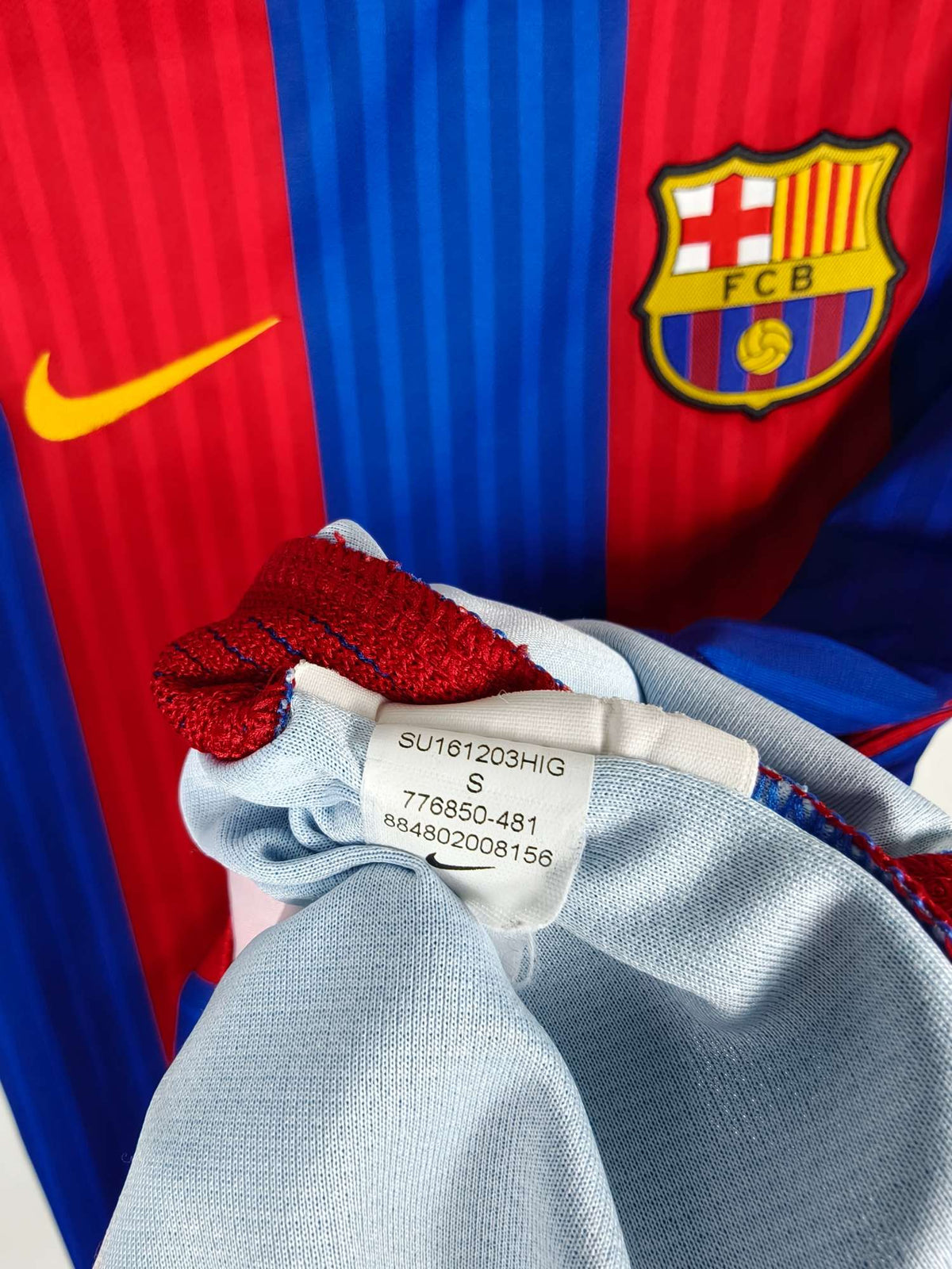 2016-17 Barcelona Home Shirt Suárez #9 - detailed view