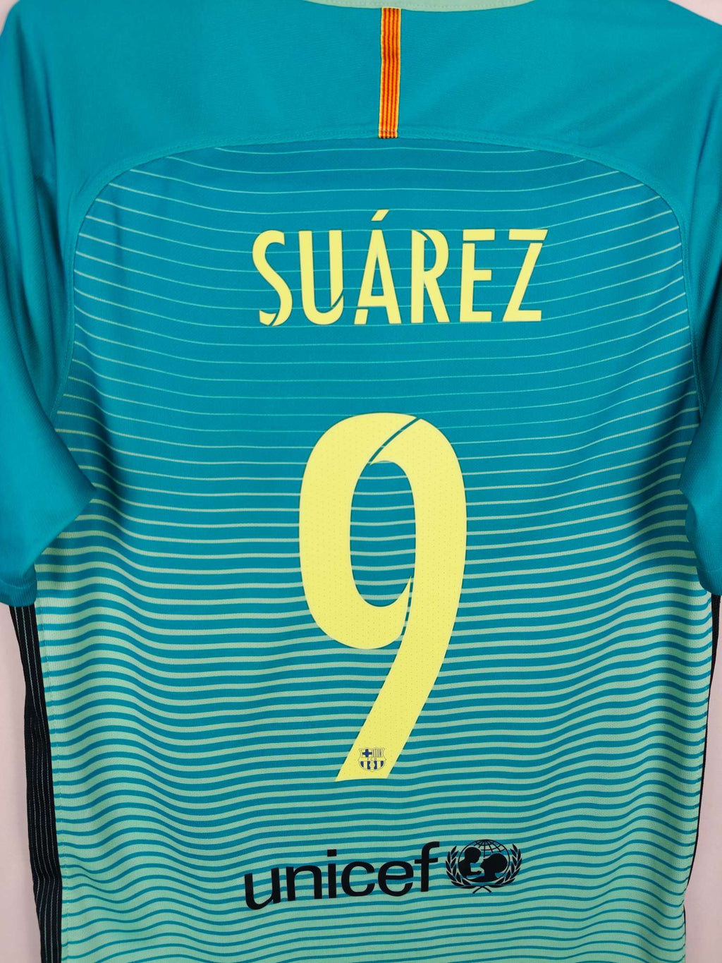 2016-17 Barcelona Third Shirt Suárez #9 - detailed view