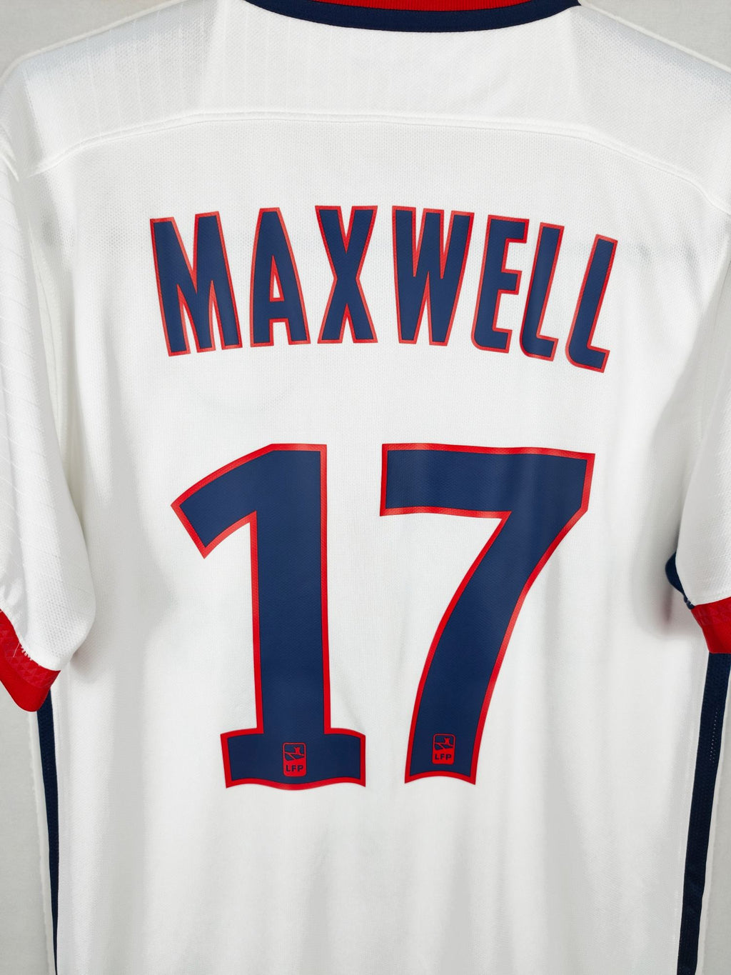 2015-16 Paris Saint-Germain Away Shirt Maxwell #17 - detailed view