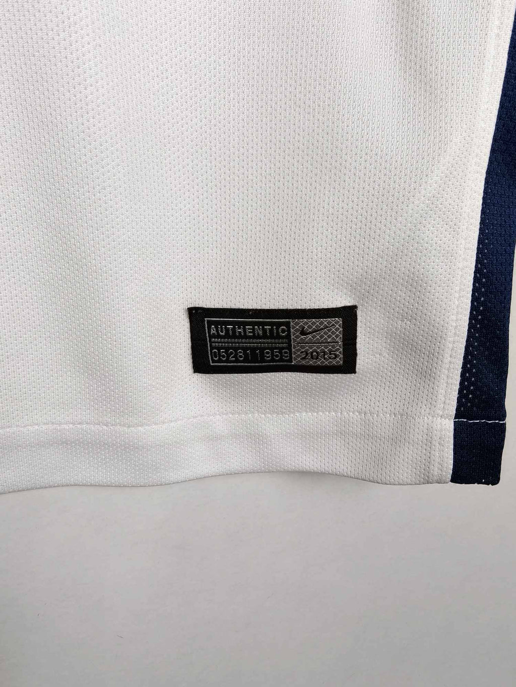 2015-16 Paris Saint-Germain Away Shirt Maxwell #17 - detailed view