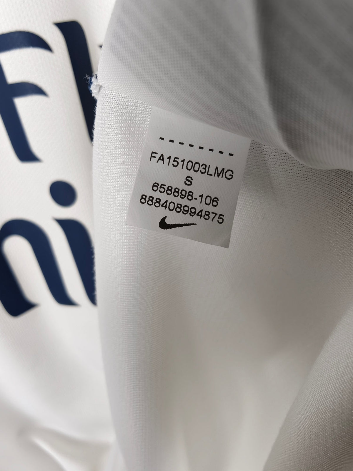 2015-16 Paris Saint-Germain Away Shirt Maxwell #17 - detailed view