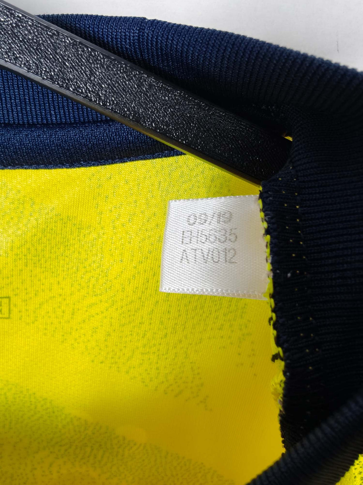 2019-20 Arsenal Away Shirt Özil #10 - detailed view