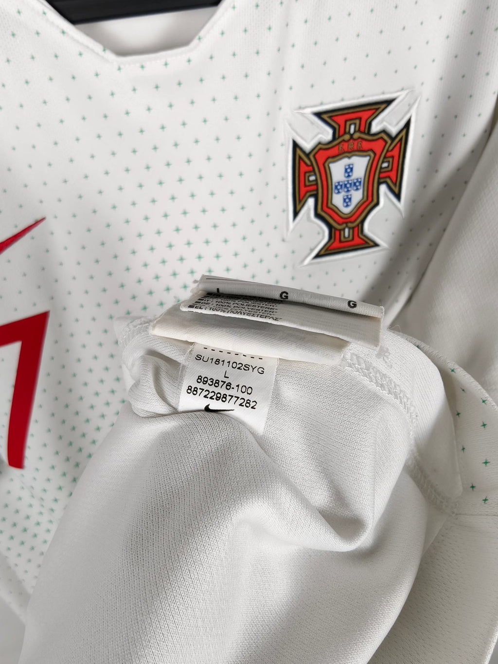 2018-19 Portugal Away Shirt Ronaldo #7 - detailed view
