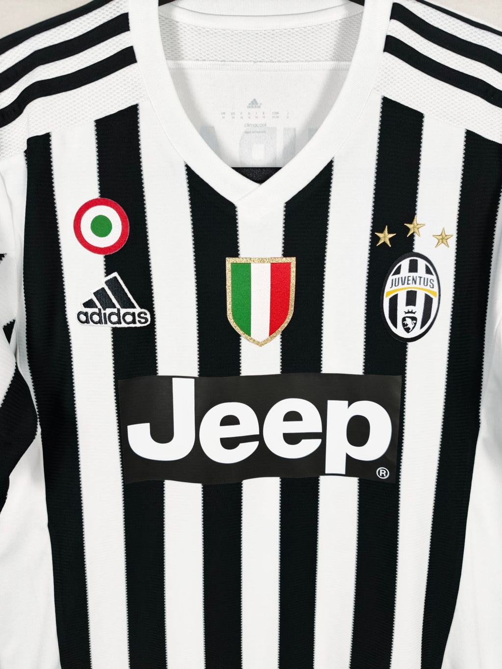 2015-16 Juventus Home Shirt Sturaro #27 - detailed view