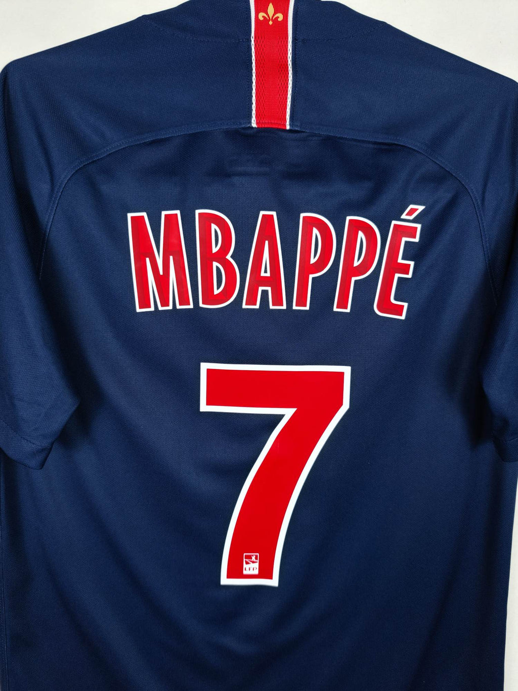 2018-19 Paris Saint-Germain Home Shirt Mbappé #7 - detailed view