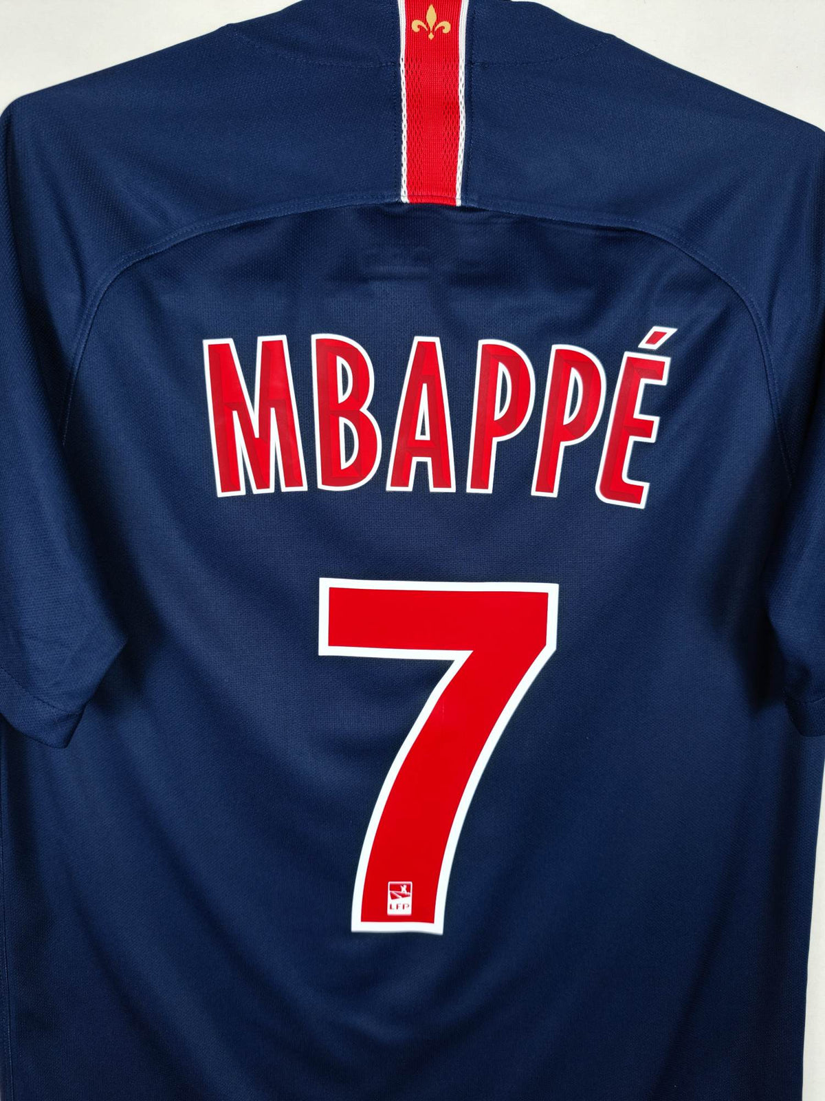 2018-19 Paris Saint-Germain Home Shirt Mbappé #7 - detailed view