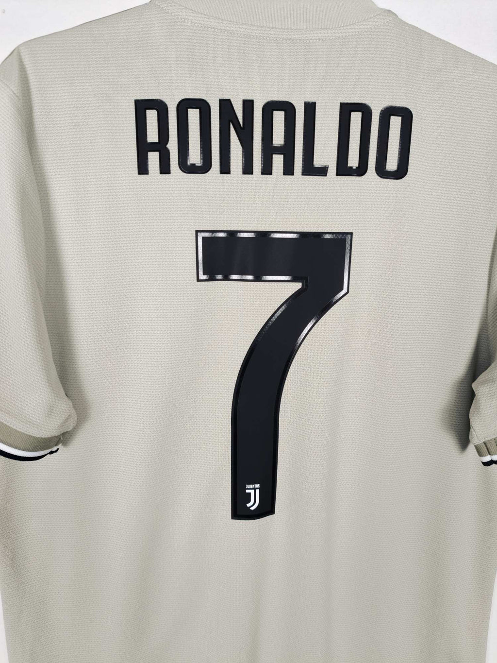 2018-19 Juventus Away Shirt Ronaldo #7 - detailed view