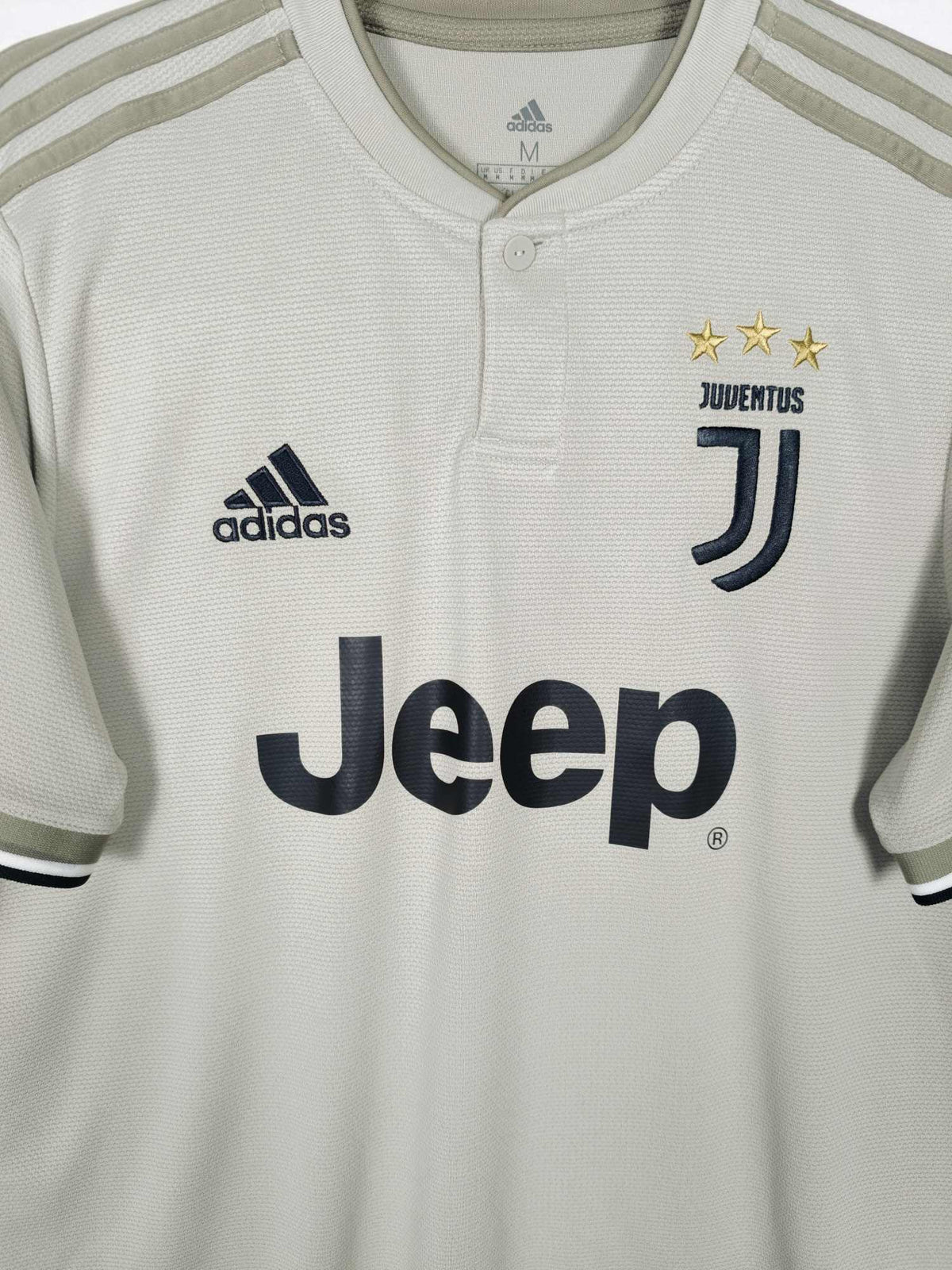 2018-19 Juventus Away Shirt Ronaldo #7 - detailed view
