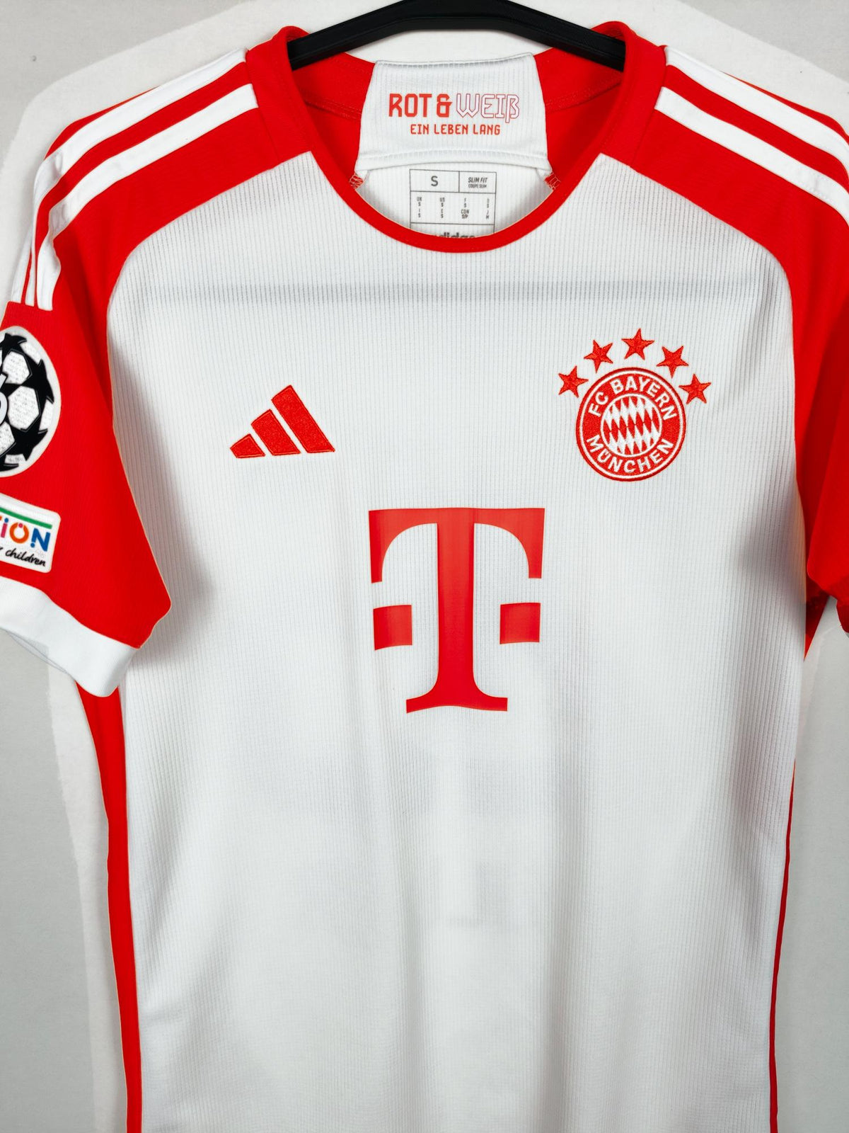2023-24 Bayern Munich Home Shirt Müller #25 - detailed view